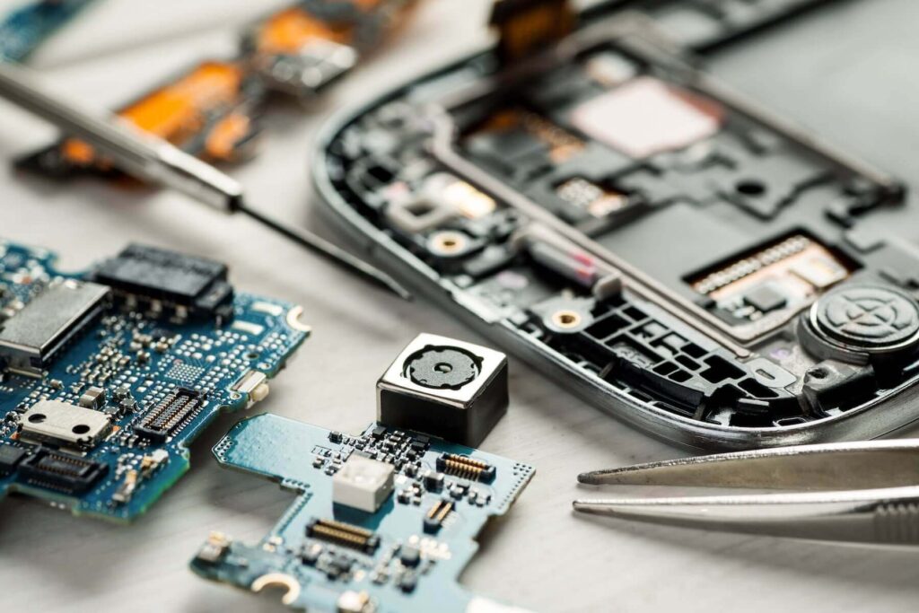 Reasons to Choose Local Cell Phone Repair Shops
